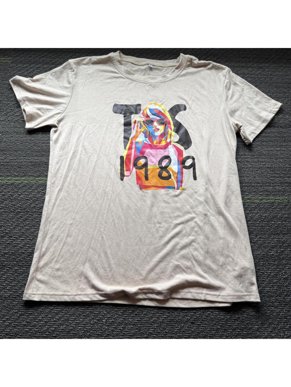 Taylor Swift 1989 Taylors Version Graphic Tee Shirt Beige Women's Large